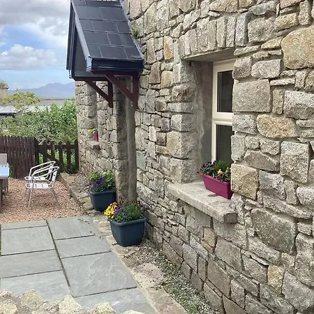 Retreats Abbys * Roundstone