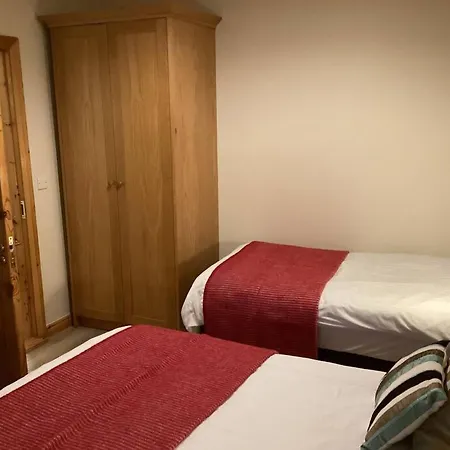 Retreats Abbys * Roundstone